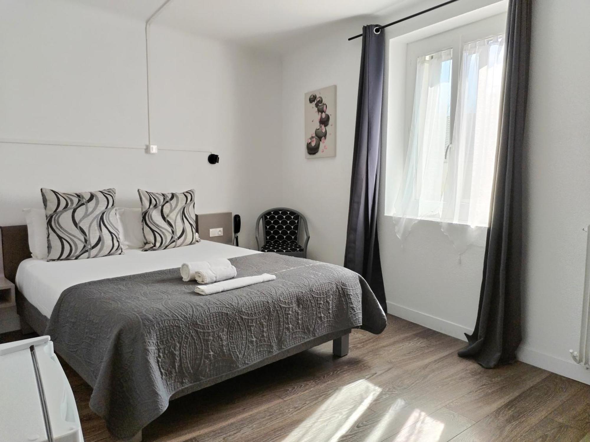 Hotel La Bastide D'Entraigues Ngoại thất bức ảnh